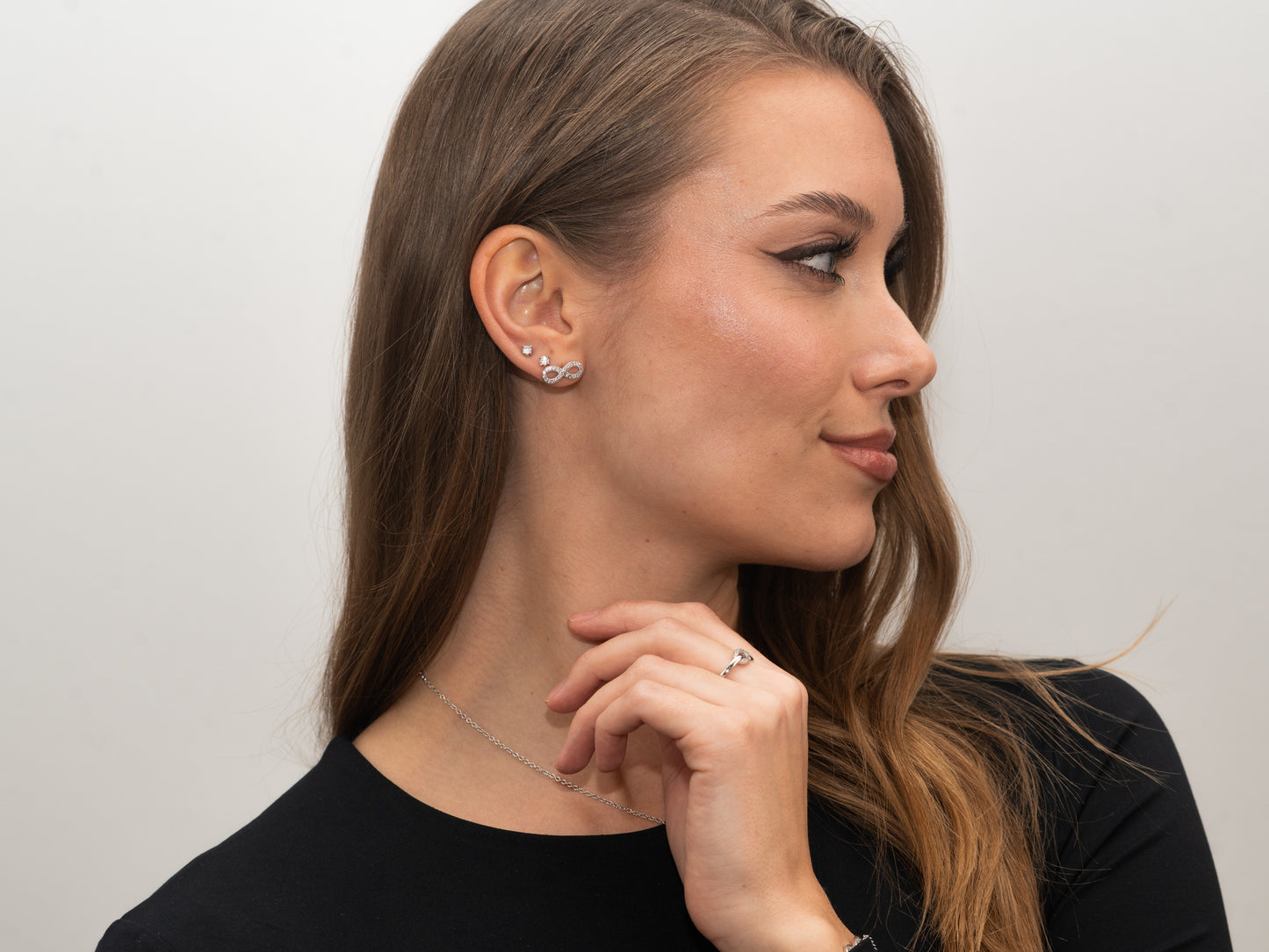 Silberohrringe „Infinity“ mit weißen Zirkonia miaGemo