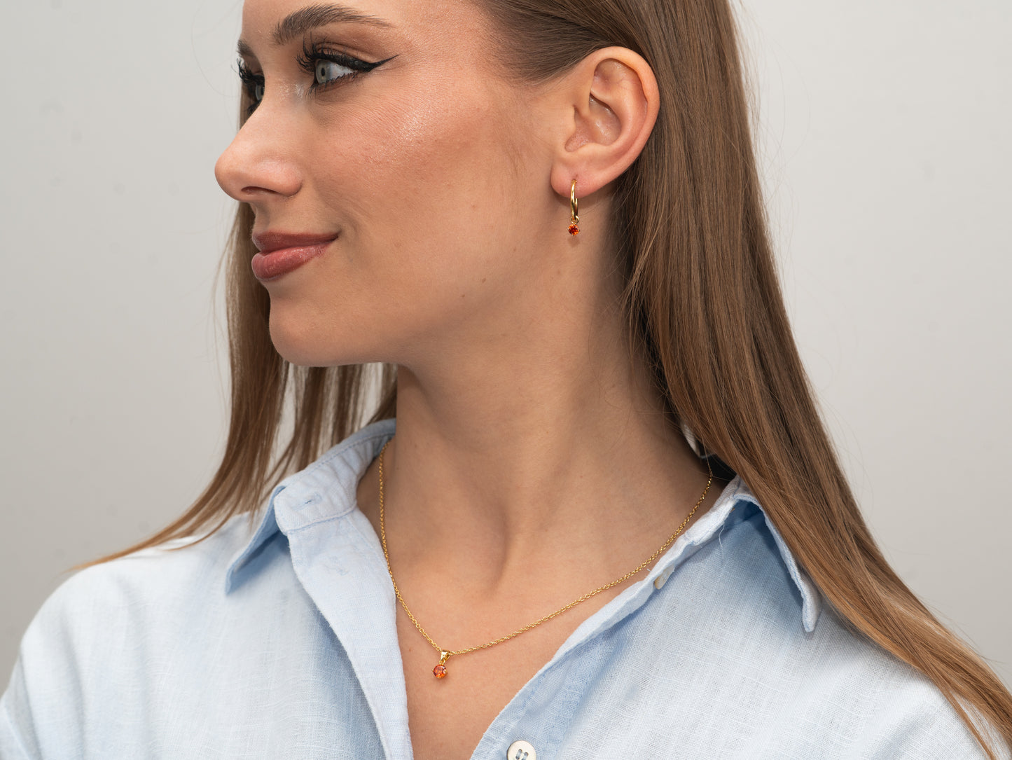 Silber-Ohrringe 4 mm mit rotem Zirkonia, vergoldet miaGemo