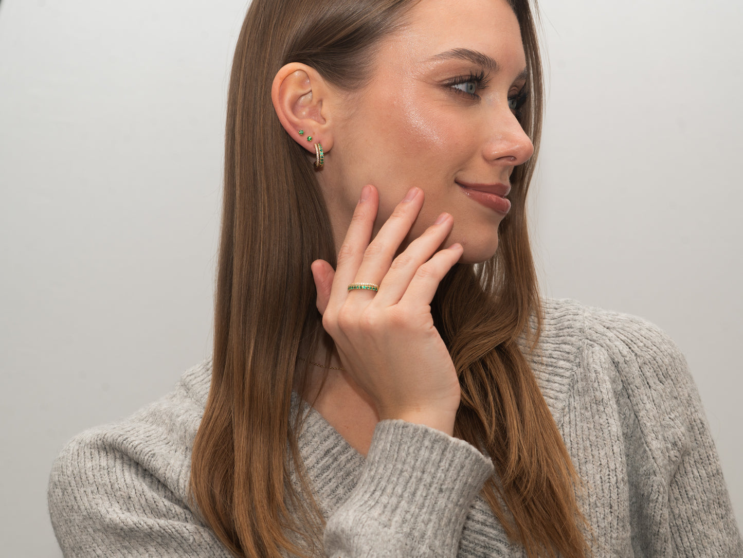 Vergoldete Silber-Ohrringe mit grünen Steinen miaGemo