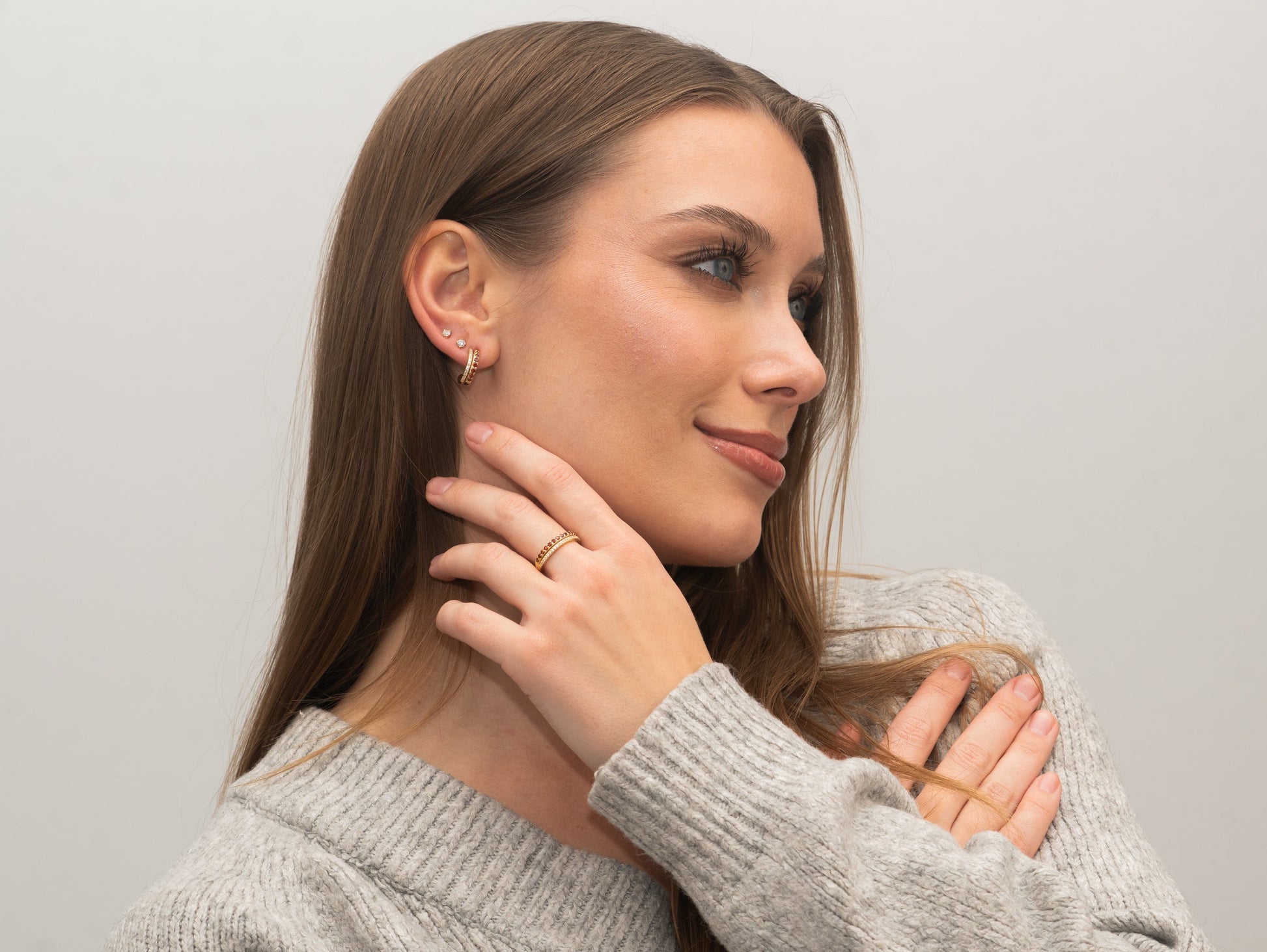 Vergoldete Silber-Ohrringe mit roten Steinen miaGemo