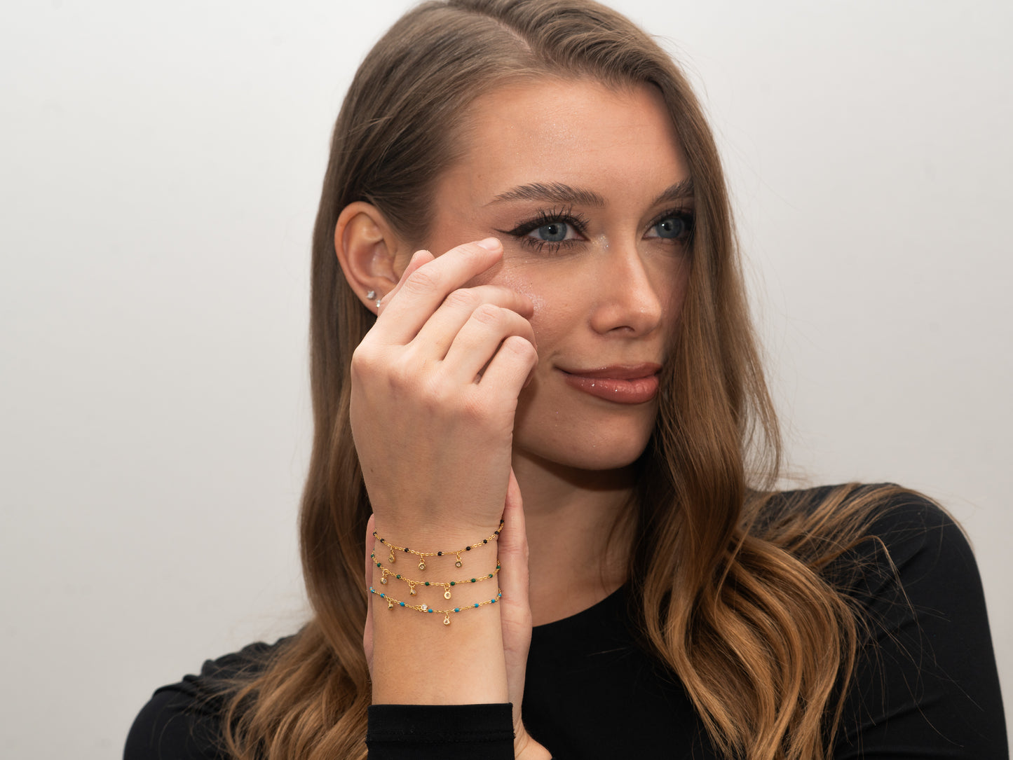 Vergoldetes Silber-Armband mit weißen Zirkonia-Steinen miaGemo