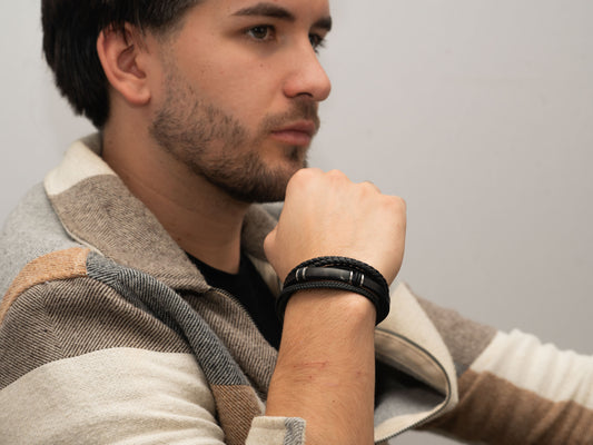 Urban Noir Lederarmband in Schwarz mit Edelstahl-Details miaGemo