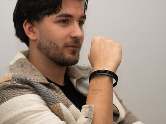 Minimal Black Wrap Lederarmband in Schwarz miaGemo