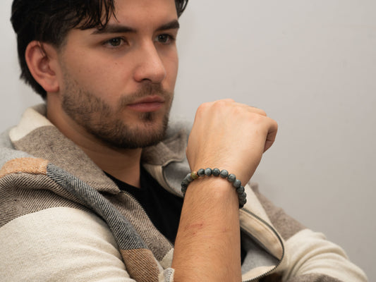 Stone Grey Perlenarmband in Grau mit Naturstein-Akzent miaGemo